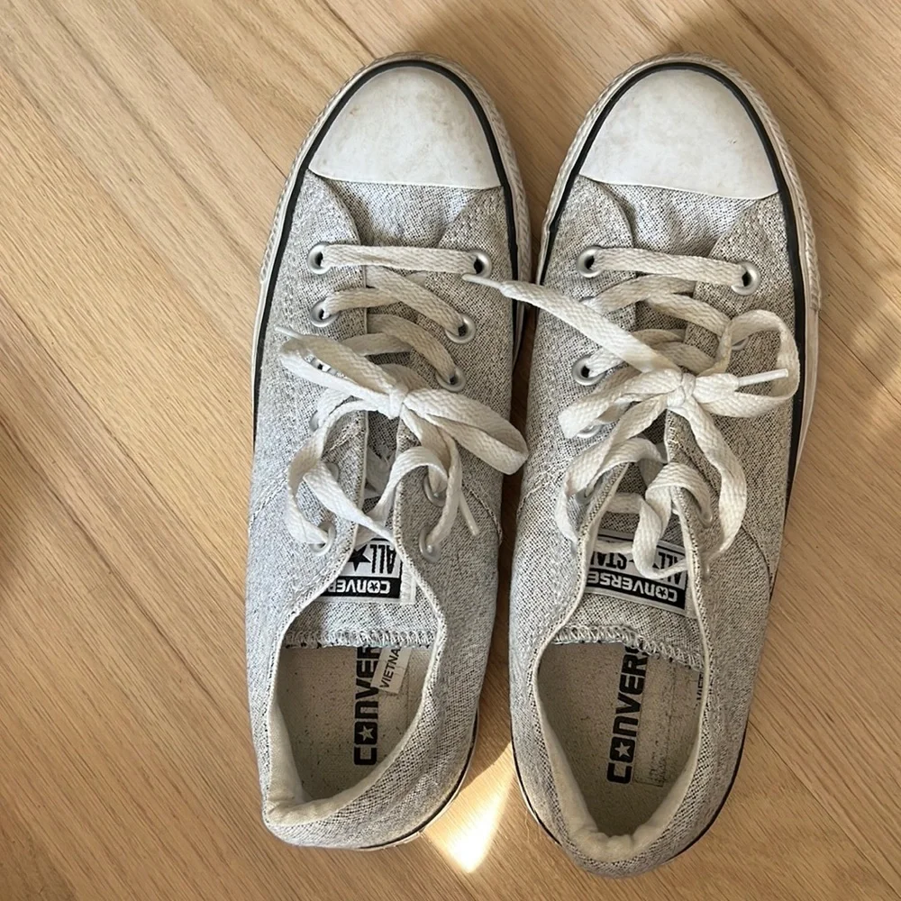Converse - Picture 1 of 2